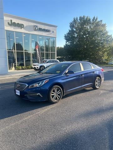 $10995 : PRE-OWNED 2015 HYUNDAI SONATA image 4