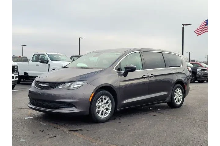 $25988 : Chrysler Voyager 2023 LX 4dr image 7