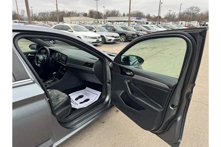 $11980 : 2019 Jetta R-Line image 8