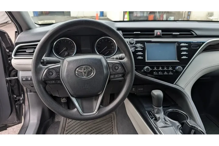 $18990 : 2018 Camry LE image 3