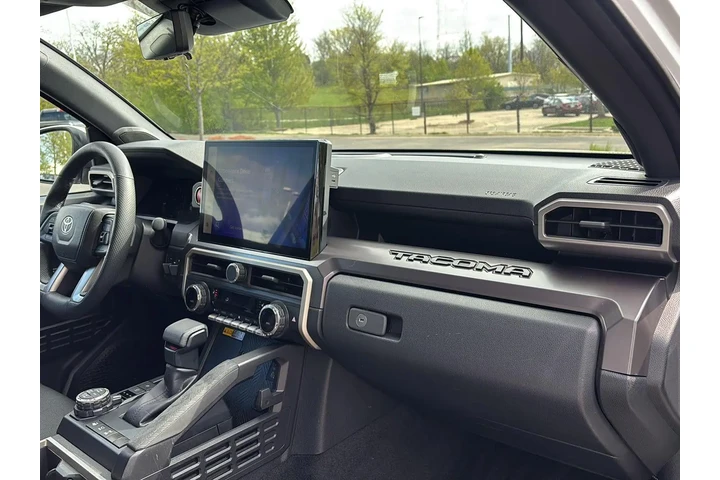 $42994 : Gold Certified 2025 TACOMA TR image 10