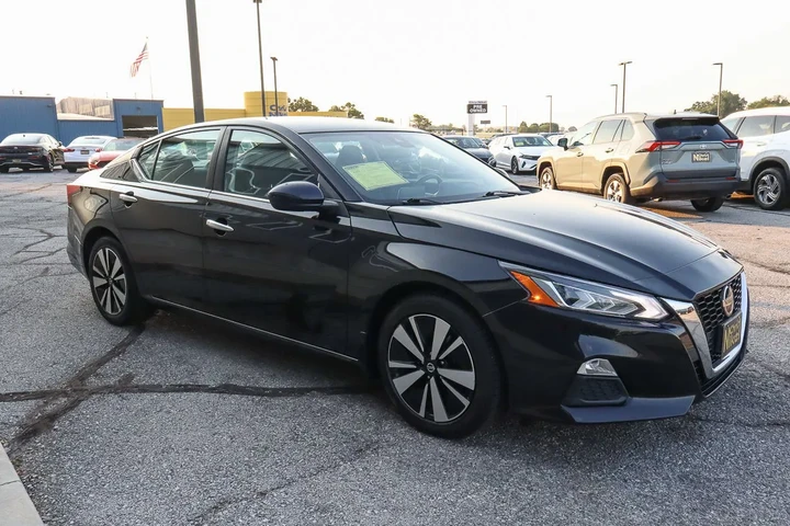 $18588 : 2022 Altima 2.5 SV image 3