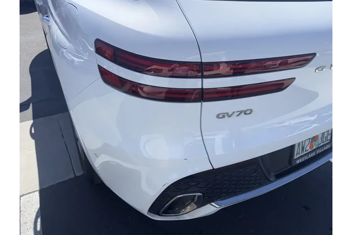 $30900 : Genesis GV70 2022 AWD 2.5T S image 8