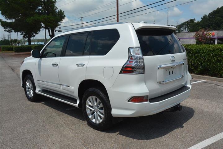 2017 GX 460 Premium image 10