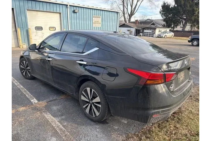 $14302 : Nissan Altima 2019 2.5 SL 4d image 2