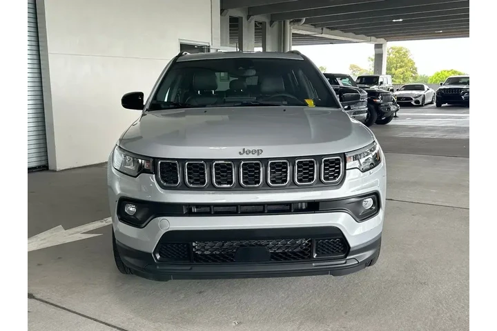 $22710 : Jeep Compass 2024 4x4 Latitu image 2