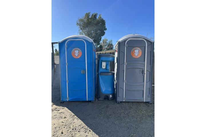 JDS PORTABLES TOILETS image 3