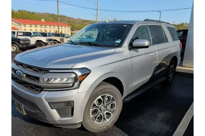 $36927 : Ford Expedition 2024 4x2 XLT image 2