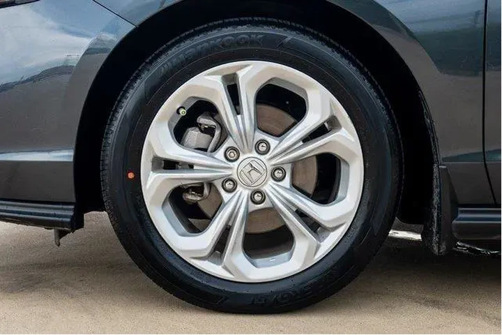 $23489 : Honda Accord 2024 LX 4dr Sed image 6