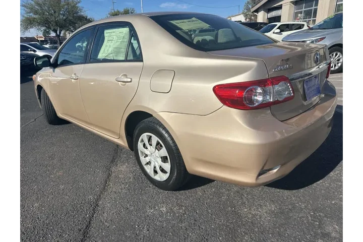 2011 Corolla LE image 4