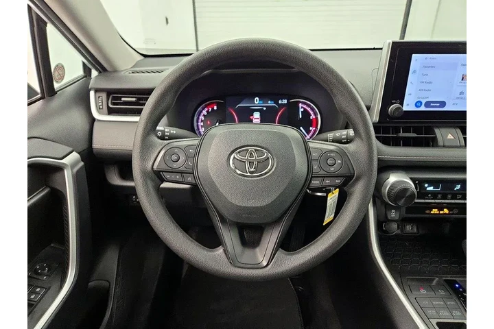 $26998 : Toyota RAV4 2024 AWD LE 4dr image 10