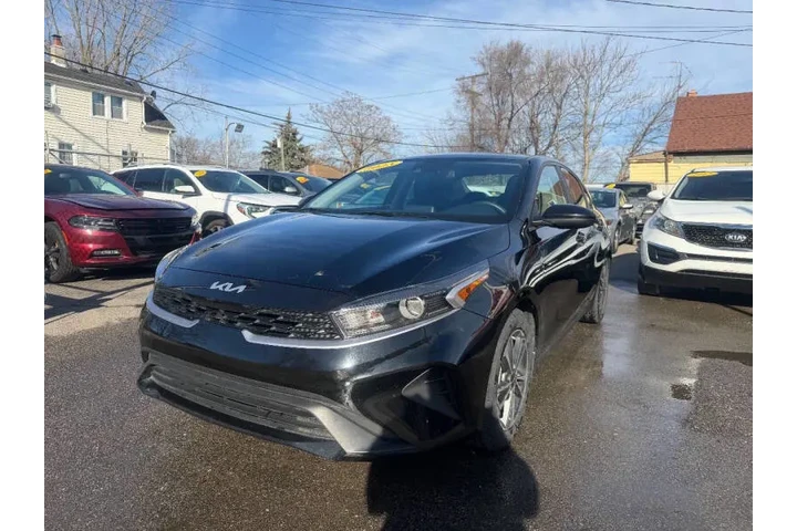 $17995 : 2023 Forte LXS image 4