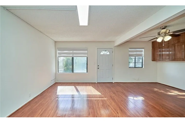 $1950 : 2Bedroom Apt in Vermont Ave image 2
