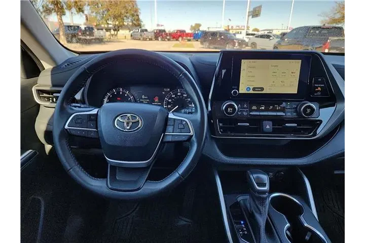 $32995 : Toyota Highlander 2023 LE 4d image 10