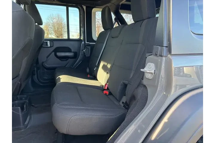 $28995 : Jeep Wrangler Unlimited 2021 image 7