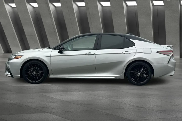 $28800 : Toyota Camry Hybrid 2024 XSE image 10