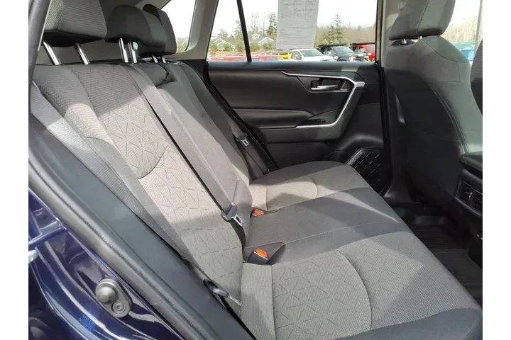 $34134 : Toyota RAV4 2024 AWD XLE 4dr image 7