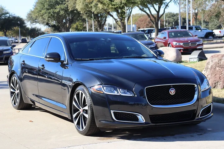 $33998 : 2019 XJ XJ50 V6 image 3