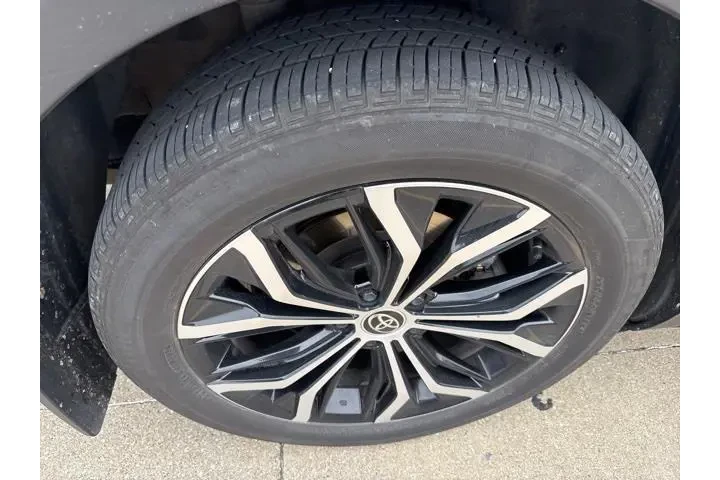 $35933 : Toyota Crown 2023 AWD XLE 4d image 9