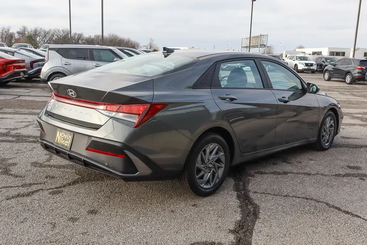 $18288 : 2024 Elantra SEL IVT image 4