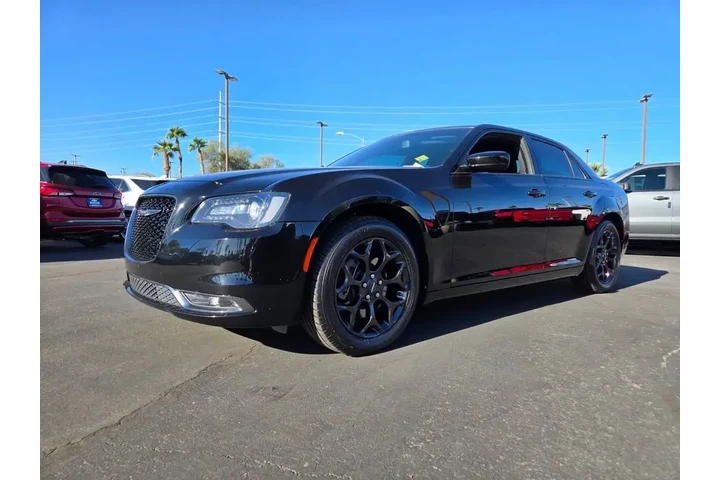 $22264 : Chrysler 300 2019 AWD S 4dr image 2