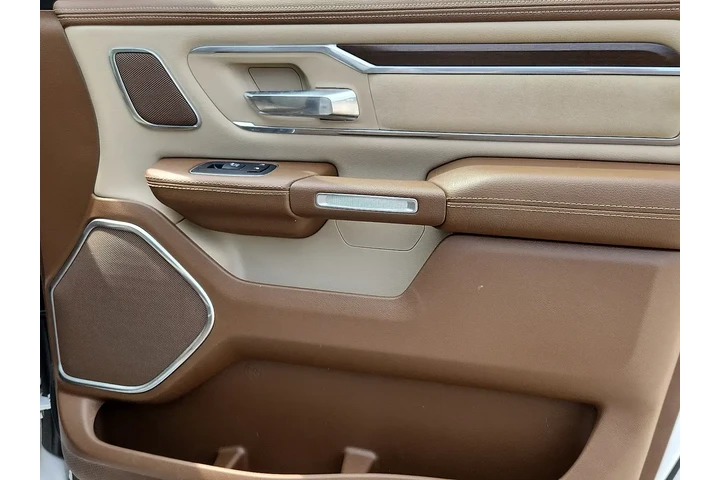 $31895 : Ram 1500 2021 4x4 Laramie 4d image 10