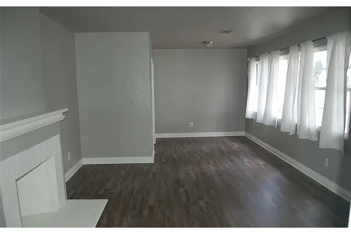 $2000 : Available for lease! image 4