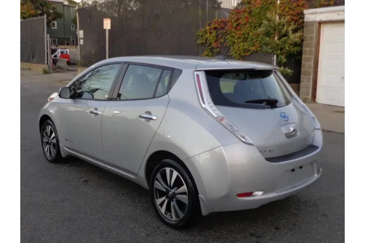 $9950 : 2017 LEAF SL image 5