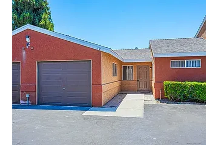 YUCAIPA, CERCA DE REDLANDS image 1