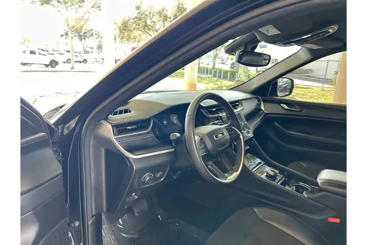 $21117 : Jeep Grand Cherokee L 2023 4 image 6