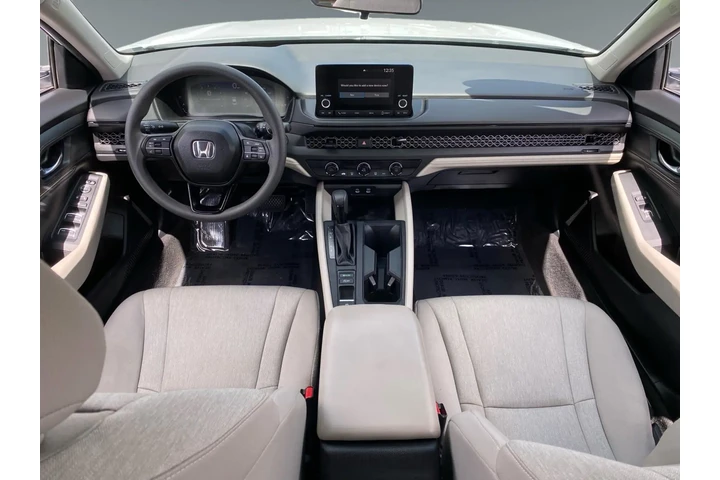 $30023 : Honda Accord 2024 LX 4dr Sed image 10