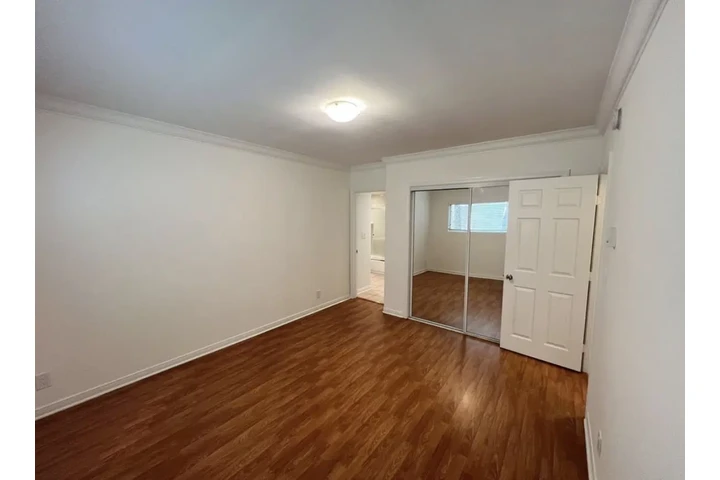 $1500 : 1 Bedroom Apt  in South La image 7