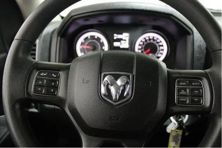 $29938 : Ram 1500 Classic 2022 4x2 Tr image 7