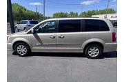 $7995 : 2013 Town & Country thumbnail