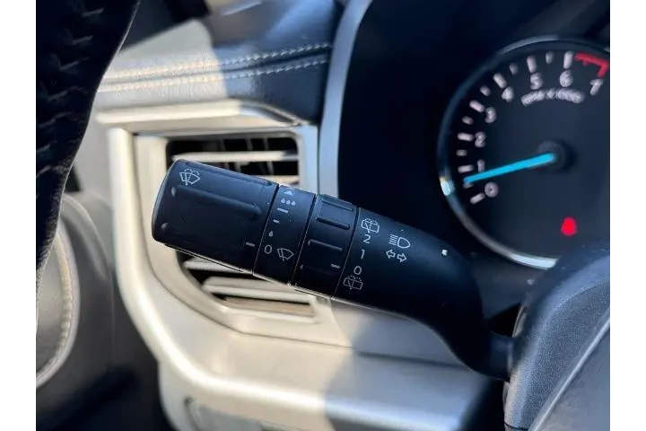 $36319 : Ford Expedition 2024 4x2 XLT image 3