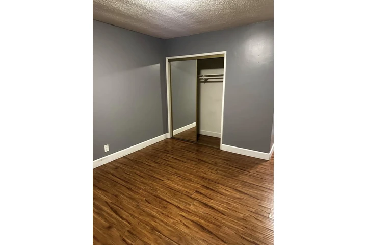 $1000 : Rento Cuarto image 1