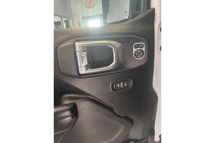 $25972 : Jeep Wrangler Unlimited 2020 image 9