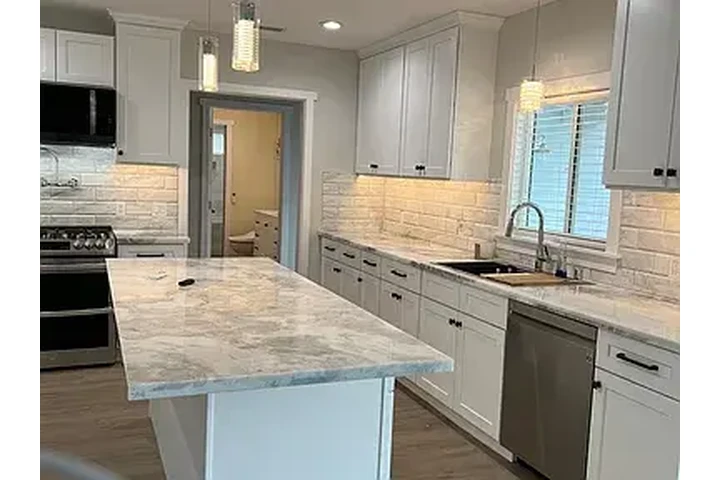 $2500 : 3bed 3bath available now image 2