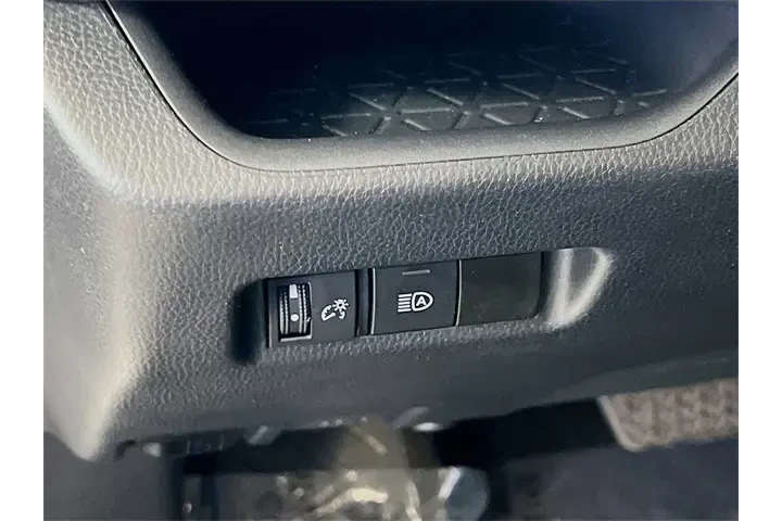 $26500 : Toyota RAV4 2024 XLE 4dr SUV image 10