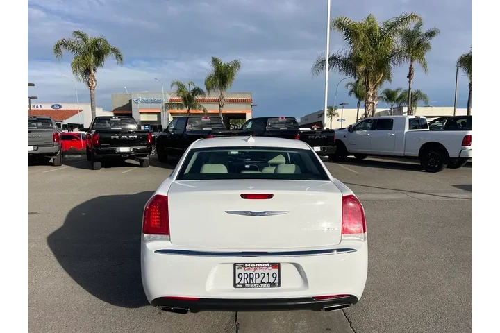 $29998 : Chrysler 300 2023 Touring 4d image 7