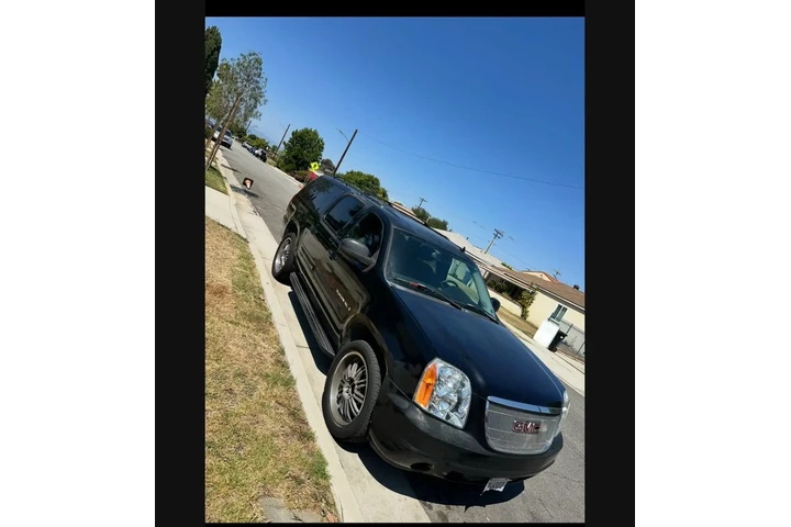 $6000 : GMC Yukon XL image 2