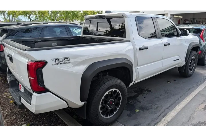 $49899 : Gold Certified 2025 Tacoma Hy image 4