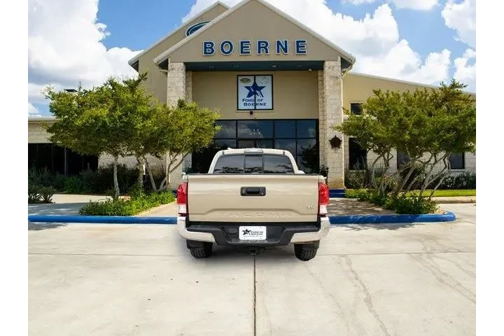 $21947 : Toyota Tacoma 2017 4x2 TRD O image 4