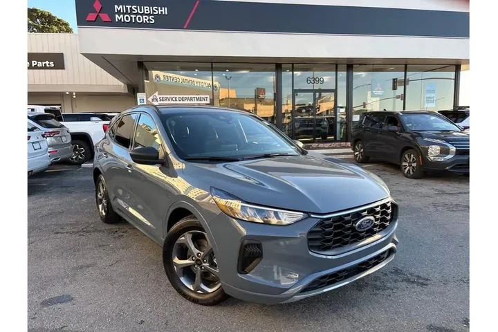 $22498 : Ford Escape 2023 ST-Line 4dr image 1