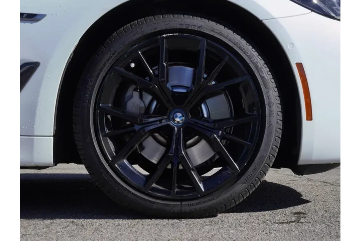 $27881 : BMW 5 Series 2022 530e 4dr S image 6