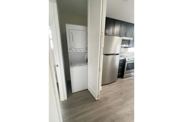 $1100 : APT 1HABITACION 1BAÑO 1PARKING image 3