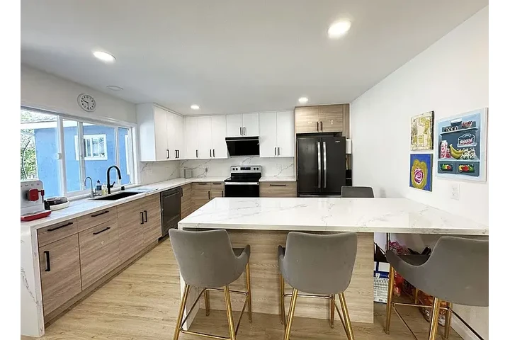 $2000 : HOUSE AVAILABLE NOW IN MIAMI image 6