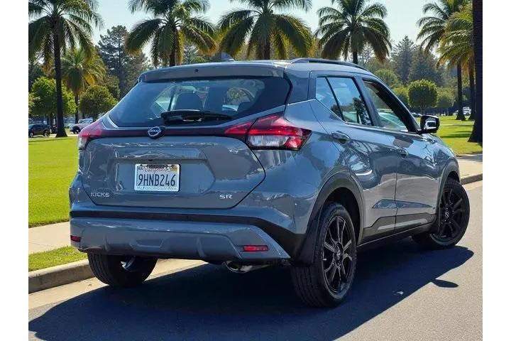 $19900 : Nissan Kicks 2023 SR 4dr Cro image 5