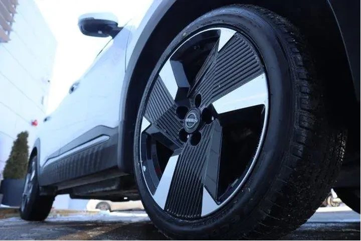 $24320 : Nissan Kicks 2025 AWD SR 4dr image 8