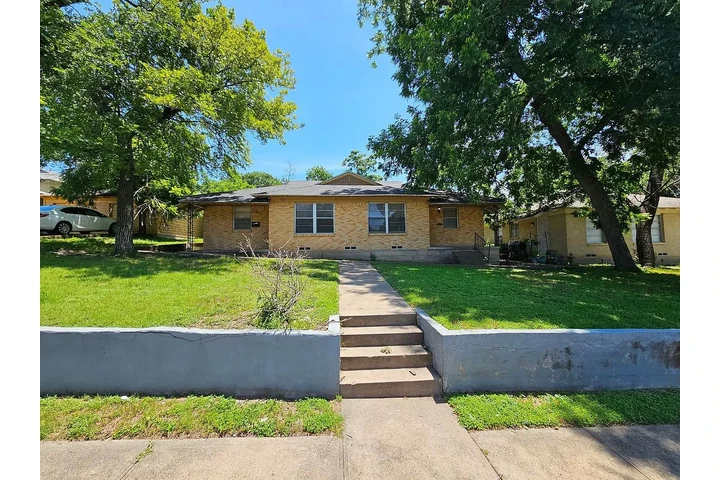 $700 : Beautiful Home...Dallas, TX image 7